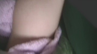 Первый оргазм. маленькая девочка занимается сексом со взрослым мужчиной