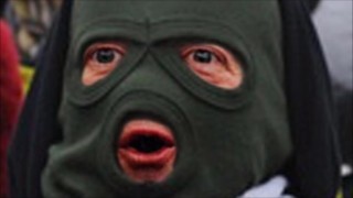 TWO YOUNG UKRANIAN STUDENTS SUCC A HUGE KOLBASA