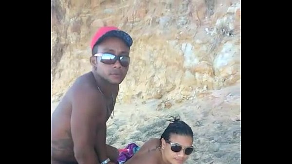 #2 Vazou Video Albina e uma Morena de Teixeira de Freitas com Negão na Praia