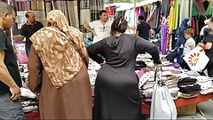 Big big arabic ass.