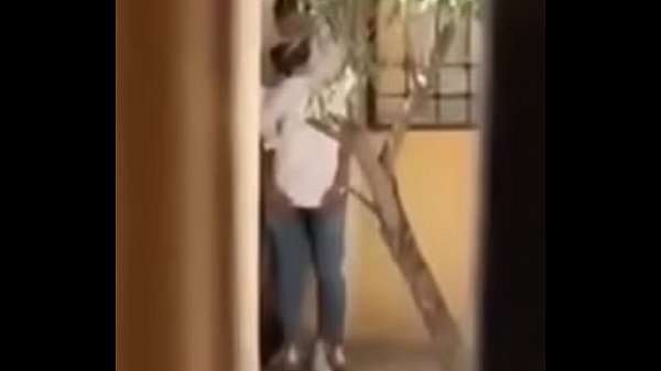 قحبة جزائرية محجبة مع حبيبها في الشارع