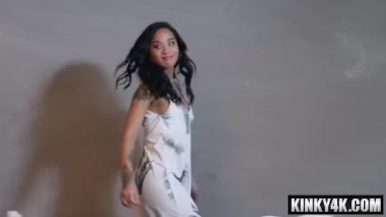 European pornstar spanking with cumshot