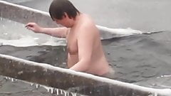 father and daughters ice dip