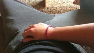 Girlfriend gives me a handjob