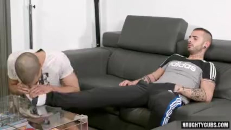 Hairy gay foot fetish with facial