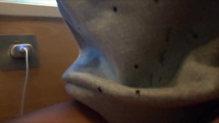 Jeune fille s’exhibe, se masturbe et a un orgasme dans le train – Solveig