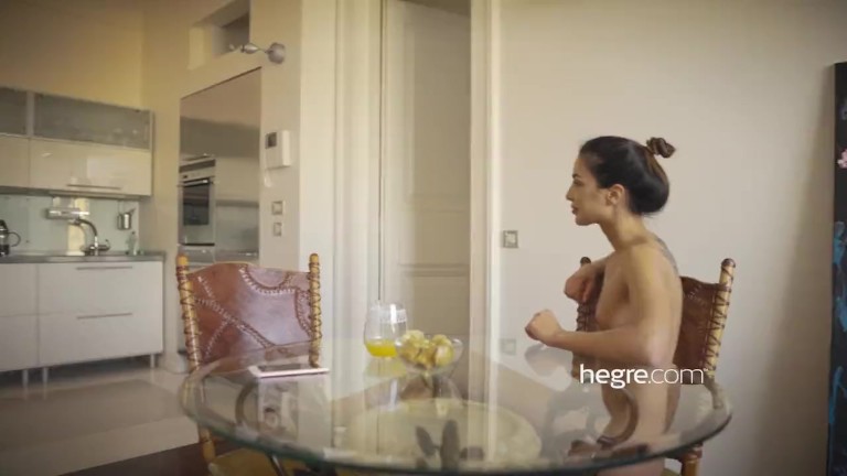 Lina the Russian brunette will entertain you