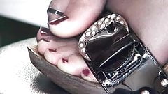 MILF IN PNTYHOSE HIGH HEELS SEX FETISH (WHEELSEX)