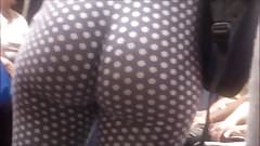 Nalgona en calzas rica