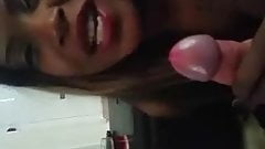 Preljepa mulatkinja pusi kurac i usput uci nase recenice