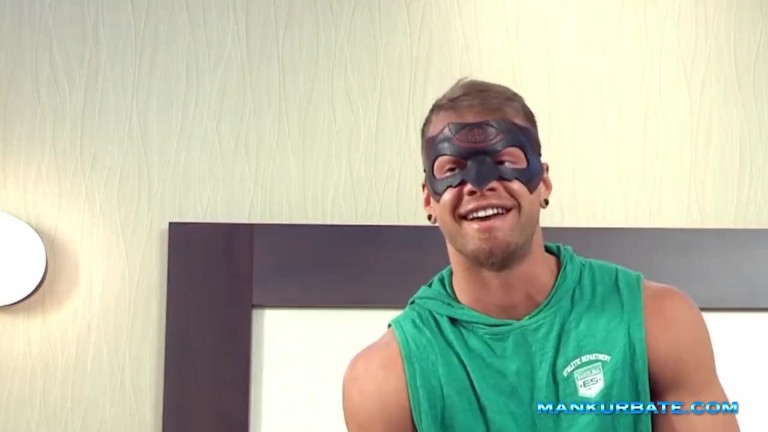 Sexy Gay Dude Gives Amazing Blowjob