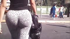 Super nalgona en calzas