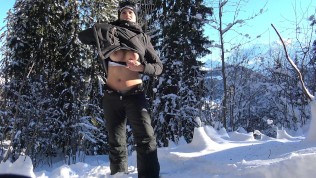 Teen Public Flash in Snowboard In Mountain – Flash A La Neige VicAlouqua