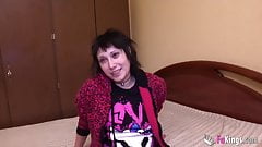 Alternative girl wants to do porn for money