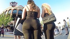 Candid ass amazing blondes