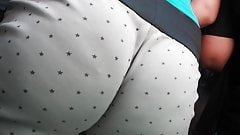 metiendo dedo a culito en shord sexy