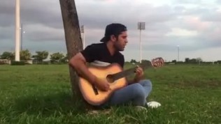 Alivia mi dolor guitar masturbation public voyeur