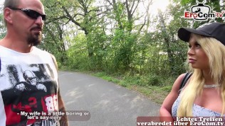 Frau verführt Mann zum Fremdgehen – german girl picks up married guy for cheating public casting