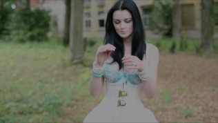 Gothic Porcelain – Alissa Noir