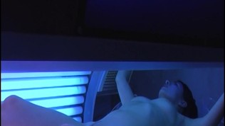 Hidden camera at the solarium ! – video