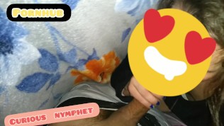 Novinha acordando o tio na boquete