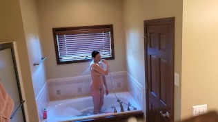 Spying on step sister In tub