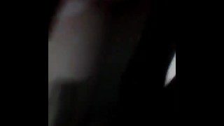 Una niña enseñando su rica vajina