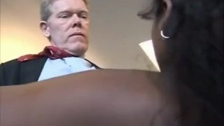 Alvina partouze au bureau