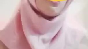 arab milf riding cock