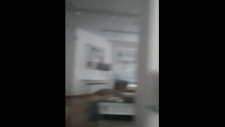 Beccato a tradire la moglie (dialoghi in italiano)