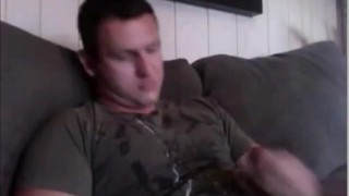 Beefy Dude nice cumshot