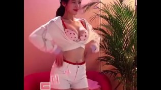 Busting A Nut To Berry Good’s Johyun While She Does A Cute Little Dance