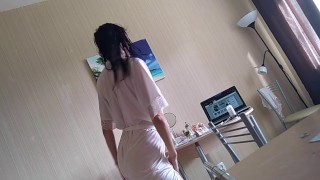 Мамка-нимфоманка дрочит свою киску пока никого нет дома – GinnaGg