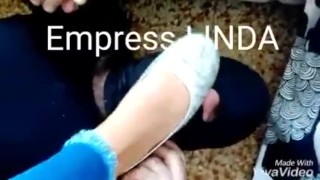 مسترس ليندا تهين عبيدها