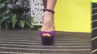 Feminization 101 – How to walk in high heels