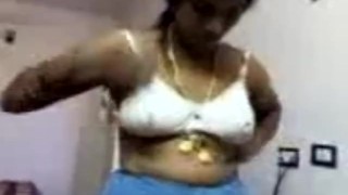 Hot Southindian telugu Aunty Shamala’s Boobs Show to her Customer