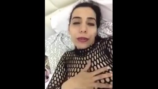 القحبة الكويتية تعرض جسمها ممحونه حيل