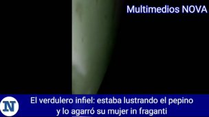 El verdulero infiel: estaba lustrando el pepino y lo agarró su mujer