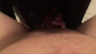 Etudiante aux gros seins en chaleur taille une pipe à son beau père