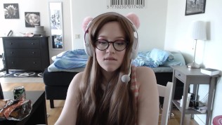 Gamer girl shows off her cosplay and rides her dildo
