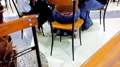 Nena con la Tanga de fuera