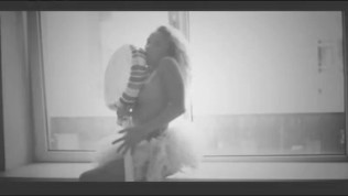 solo girl in sad dance.wmv