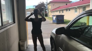 WIFE IN MINI SKIRT HIGH HEELS FLASHING GREAT ASS AT OUTDOOR CARWASH