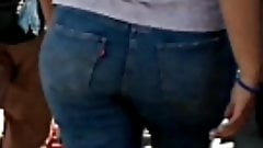 CHICA NALGONCITA EN JEANS