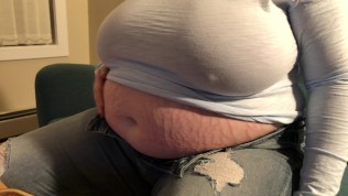 CHUBBY BBW STUFFS HERSELF WITH CAKE AND EXPANDS BELLY