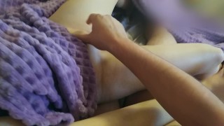 Взаимная мастурбация и яркий двойной оргазм