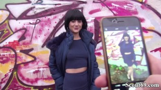 GERMAN SCOUT – Schlankes Teen Lullu in Berlin Park ohne Gummi gefickt