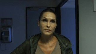 Les Faucons – S01E01 – Shower Scene