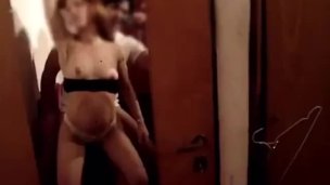 mi Vecino me rompe el culo miestra mi marido trabajando imperdible dialogo