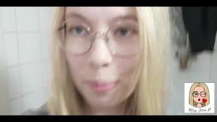 MissJenniP – Pee Vlog #4 Pee Everywhere